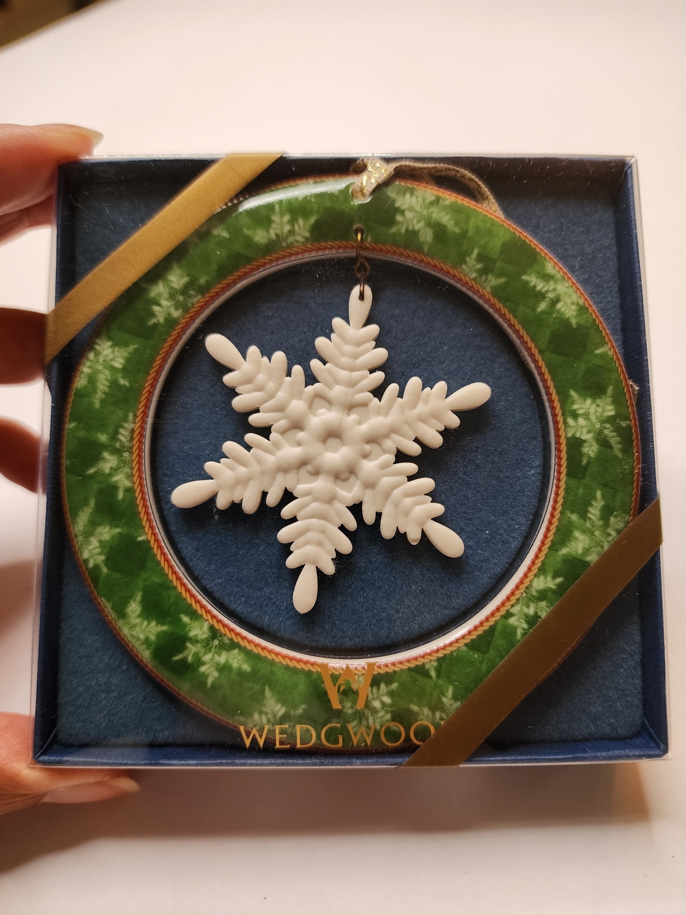 Wedgwood Green Wreath with White Snowflake Porcelain Ornament